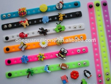 customized button silicone wristband