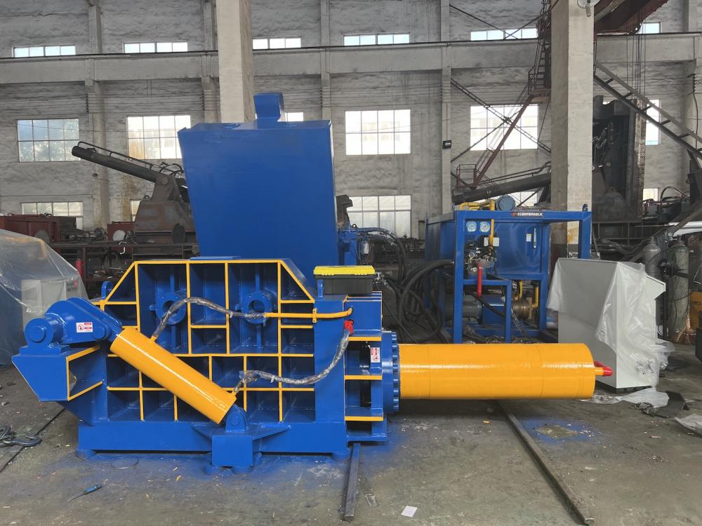 Foundry ignot Ickn INRY FOLDING HYDRAULIC BALER MAINA