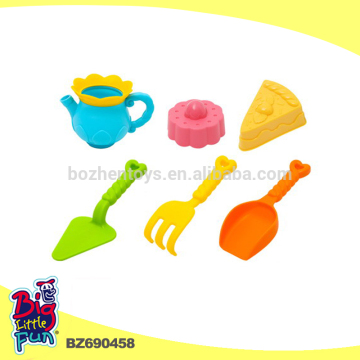 Best selling plastic multi color 6 pieces reusable children play set sand beach set toy