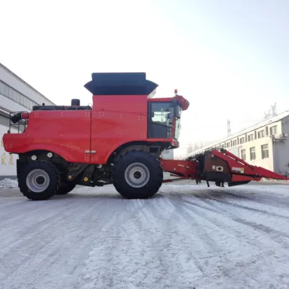 Farm Machinery Factory: Combine Harvester and Corn Grain Harvester