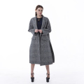 Cappotto invernale in cashmere a righe grigie