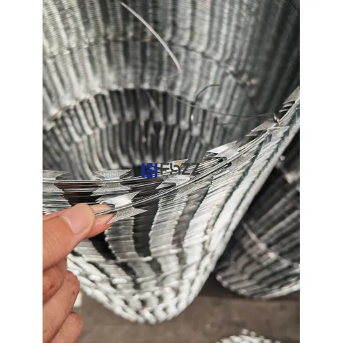 Galvanized Pvc Coated Concertina Barbed Wire PVC Coated Razor Barbed Wire Supplier