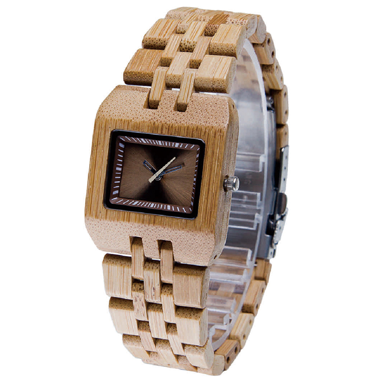 Reloj de madera natural del hombre cuadrado