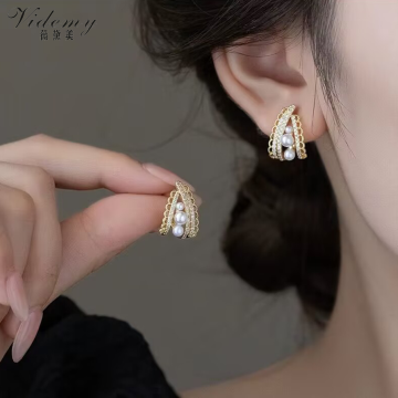 Ihåliga metall Teardrop örhängen Retro Elegance