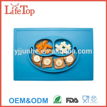 Functional One-Piece Silicone Feeding Tray , Strong Suction Bowl Keeps Divided Silicone Baby Placemat Plate