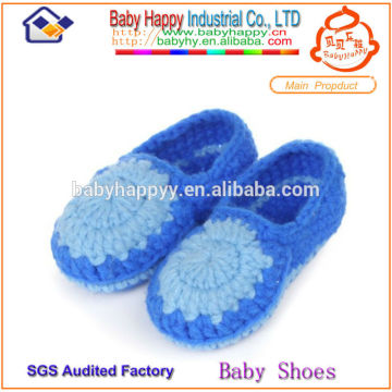 Nice design handmade baby wool knitted shoe