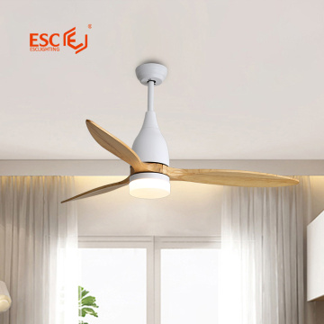 Ventilateur de plafond LED silencieux à moteur cuivre DC à 5 vitesses en plastique à 5 vitesses de plafond de ventilateur de lustre avec des lumières