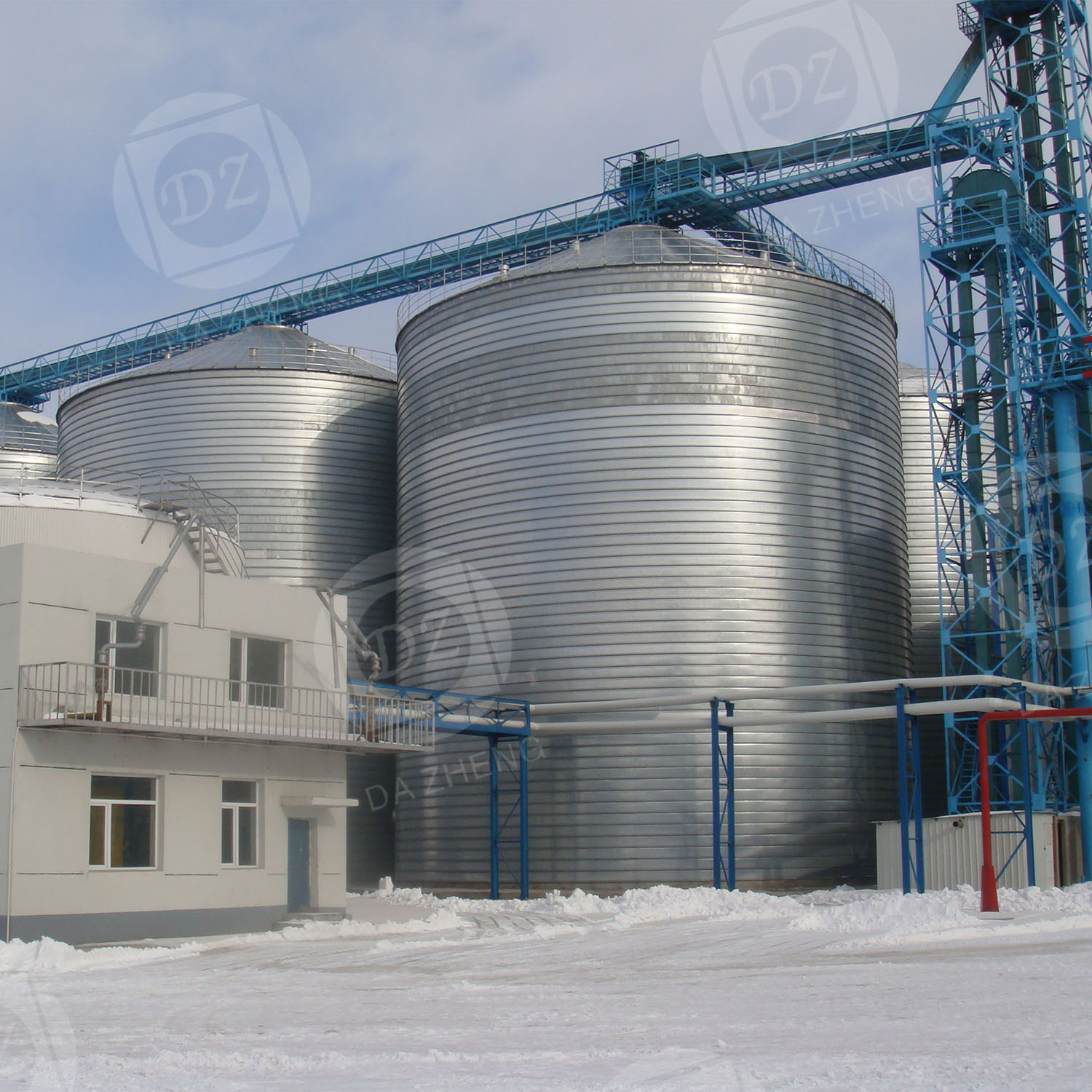 Steel plate silo for powder building materials