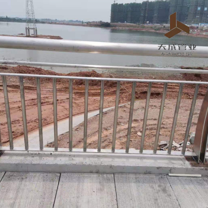 Garde-corps de pont en acier inoxydable durable pour routes en planches