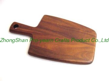 Leaf-shaped wooden cutting board