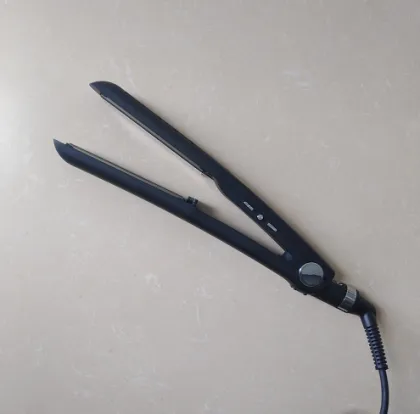 Worldwide Salon Use Professional Hair Flat Iron Titanium