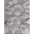 Broderie florale blanche en maille