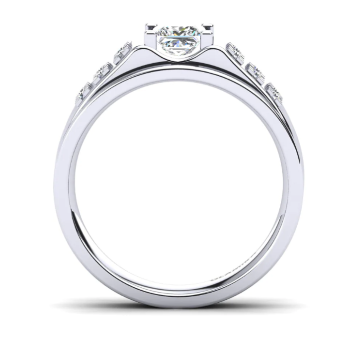 Perfil lateral de un anillo de diamantes para hombre con centro cuadrado que muestra un engaste de cuatro puntas en relieve