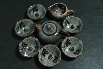 A set of paper-cut and decal tea set for high-quality kilns of Jizhou kiln