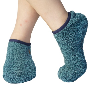 Wholesale OEM Soft Cozy Footliners: Women's Autumn Season Slippers Socks with Grippers for Comfortable Stocking