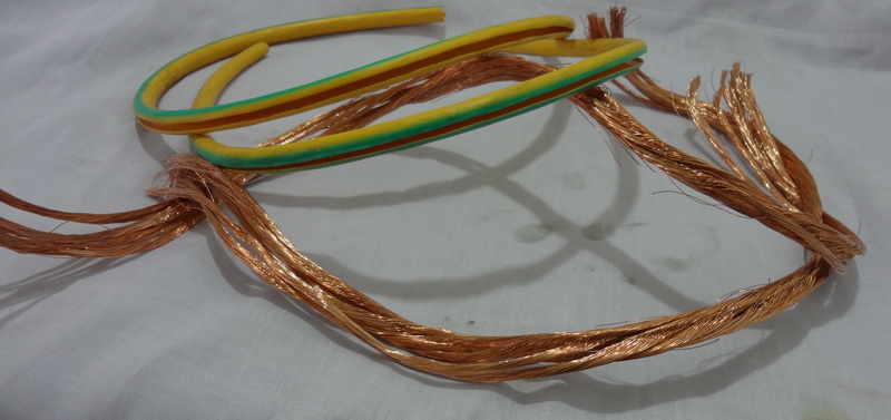 strips romex wire