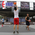 La cancha de deportes al aire libre multiusos teja el suelo del baloncesto