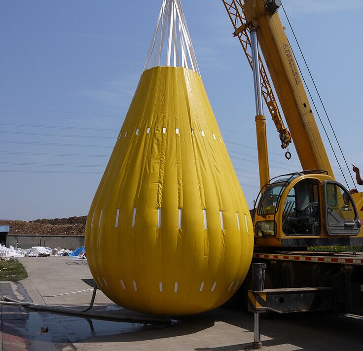 Testez le chargement des sacs d'eau de poids