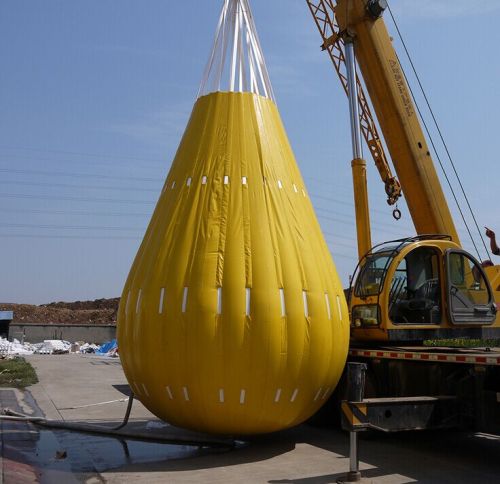 Testez le chargement des sacs d&#39;eau de poids