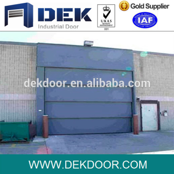 Industrial guillotine door hangar door