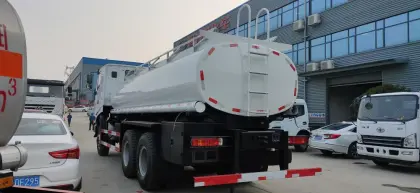 SAIC-IVECO/HONGYAN 6X4 25000liters Water Sprinkling Tank Truck