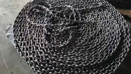 Elevator chain for balance compensation