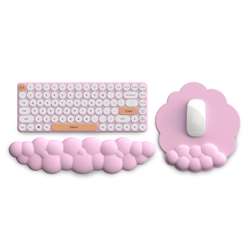 Pad de souris de repos en cloud pour les utilisateurs d'ordinateurs à long terme
