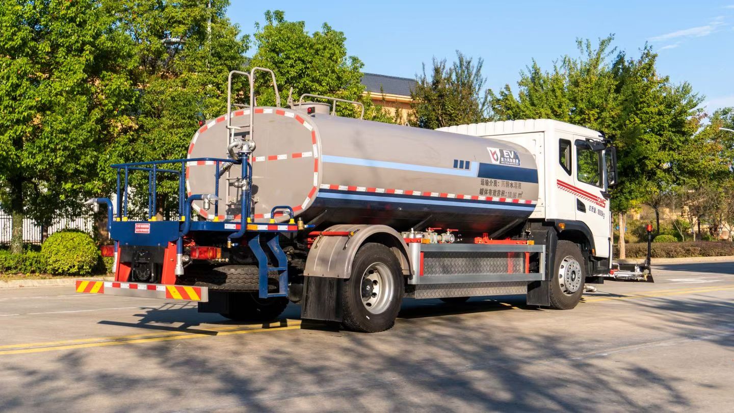 Water tanker truck