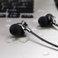 Sistem Panduan Audio Nirkabel dengan Headset Ear Hook