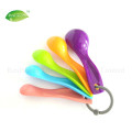 Set de cucharas medidoras de plástico multicolores de 5 piezas