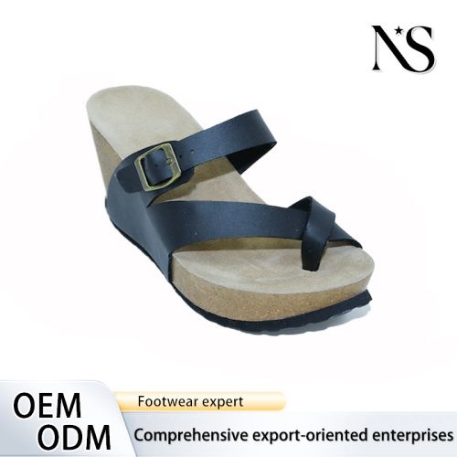 Elegantes sandalias de cuña negras con diseño de tiras cruzadas