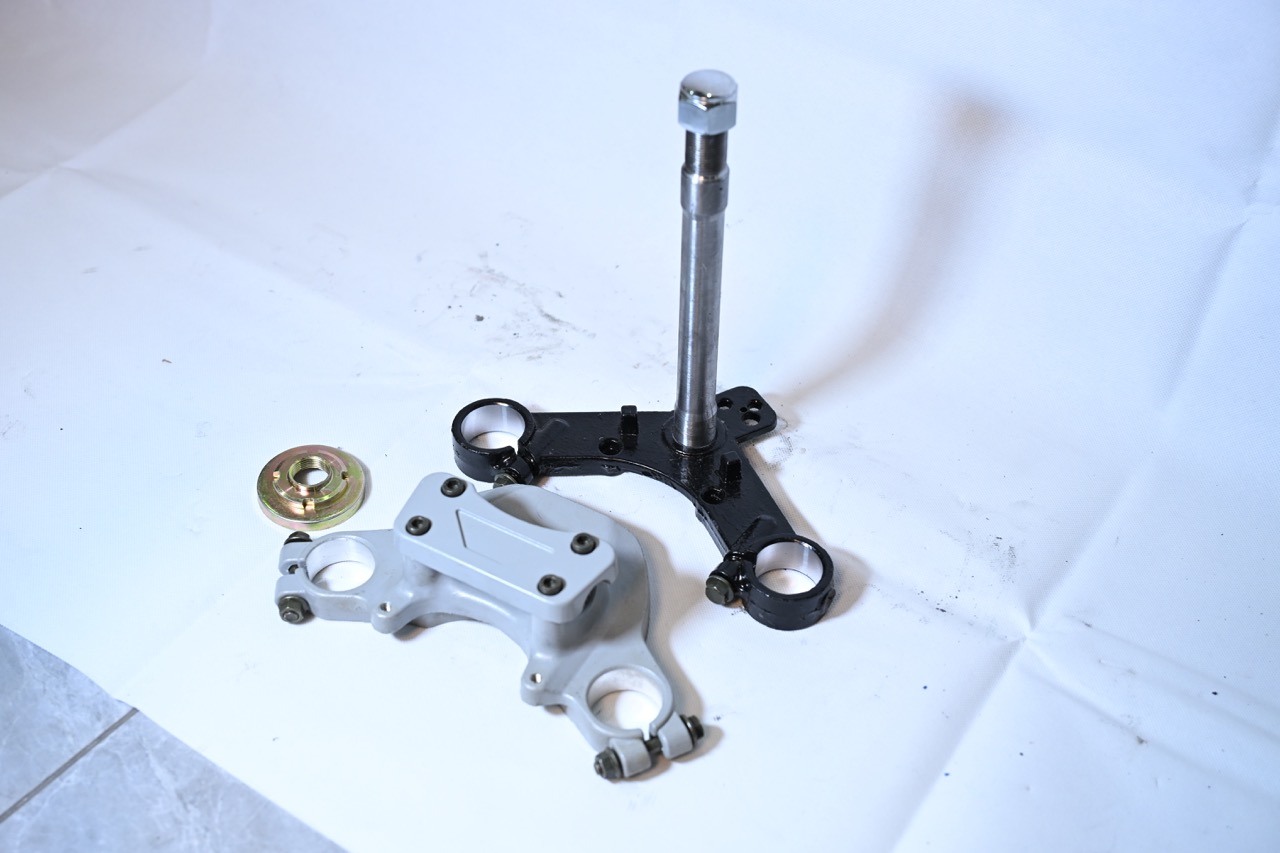 Tricycle front fork clamp