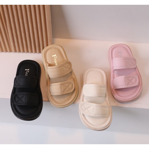 Zwei PU -Gurtschieber -Sandalen -Slipper für Kind