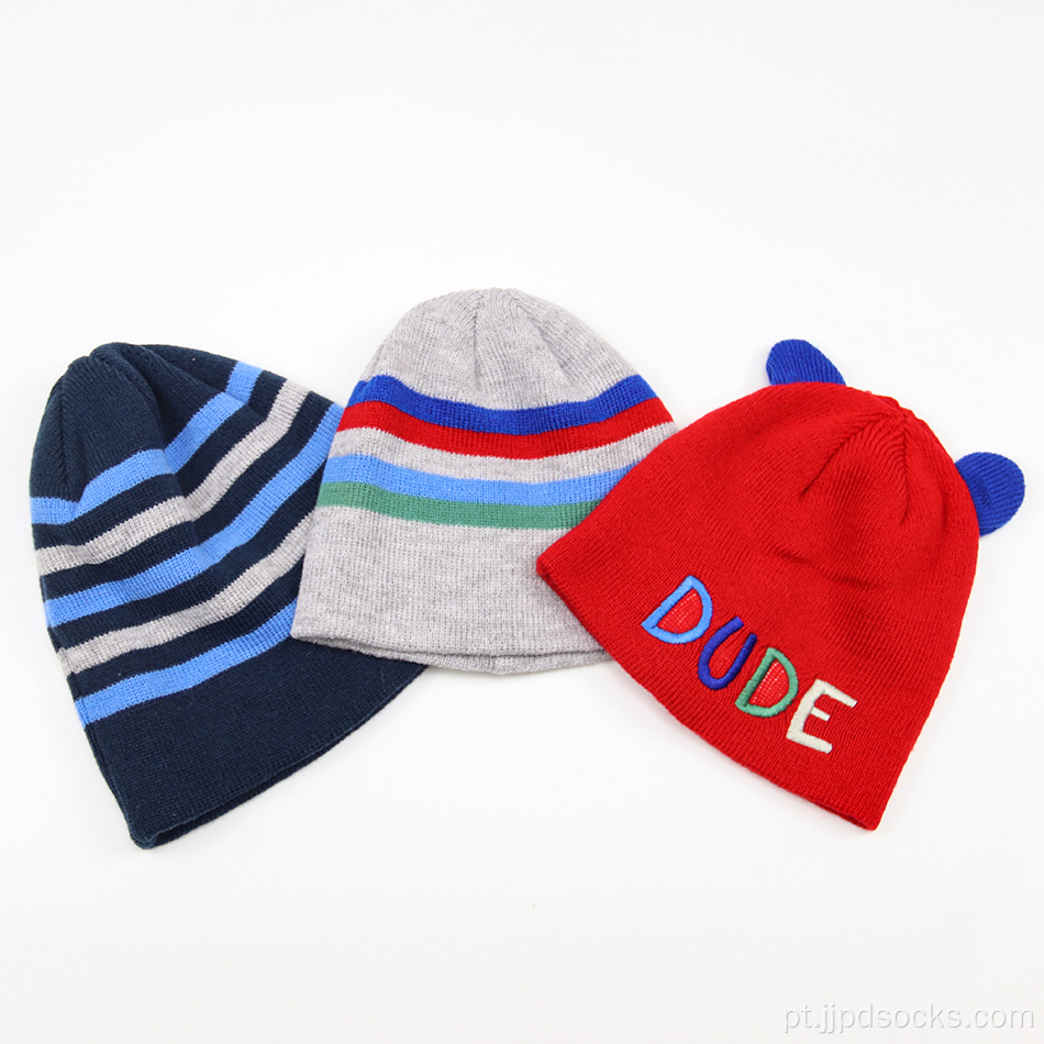 Crianças de chapéu quente e miúdos beanie