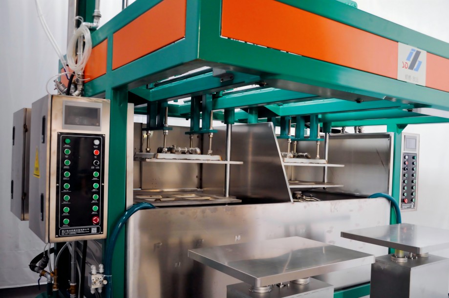 Automatic double-station feeding forming machine