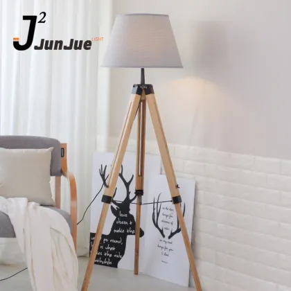 Chinese Birch Tripod Floor Lamp with Natural Wooden Tripods for Factory Lighting