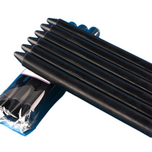 Розная даўжыня чорнага колеру палка ўпрыгожваюць свечку