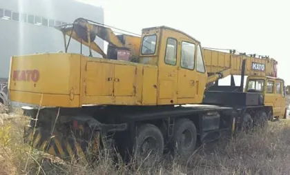used Kato NK500E crane