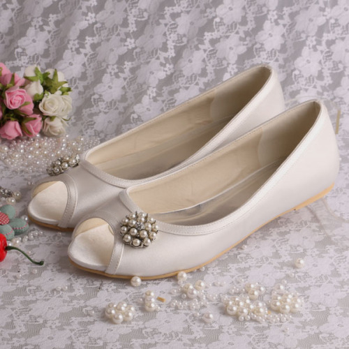 أحذية زفاف شقة أم العروس