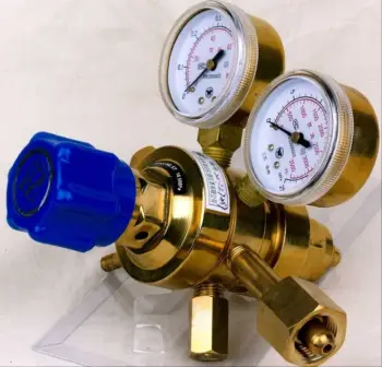 Brass two stage pressure regulator