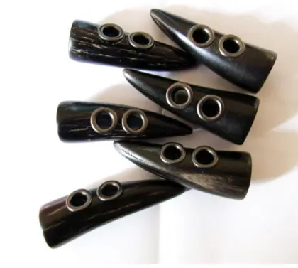 Two holes nature real cow horn button toggle button buffalo horn toggle button for clothing