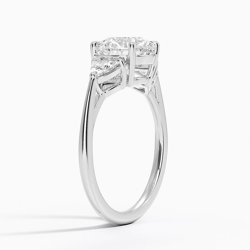 View ng Gallery ng Three Stone Diamond Engagement Ring na Ipinapakita ang Open Basket Setting