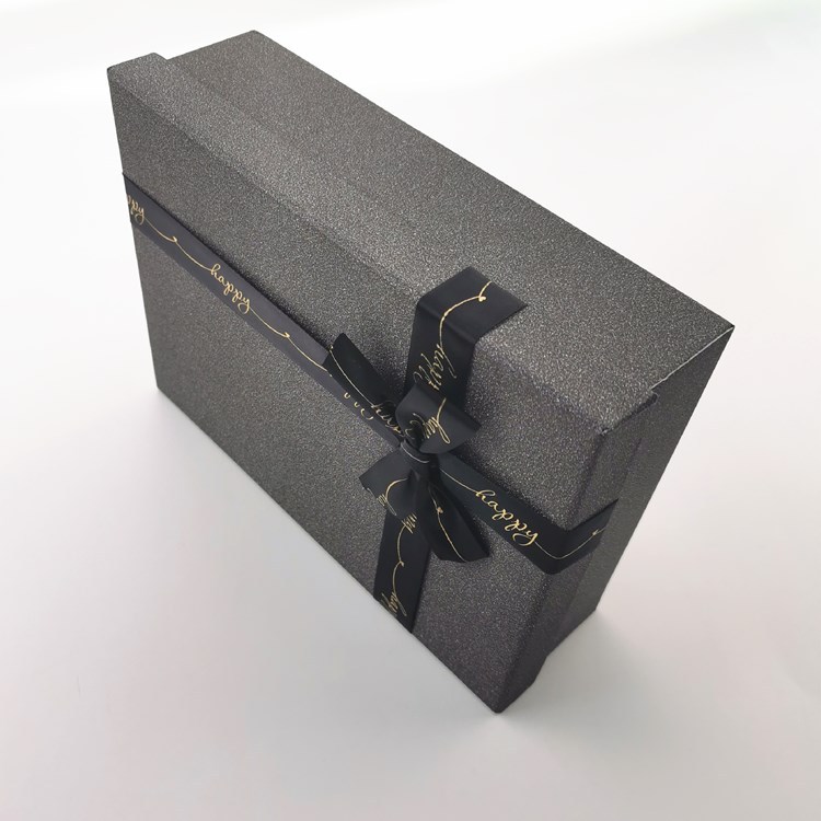 هدية صندوق أسود لملابس الخليج