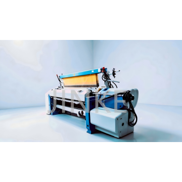 Selezione di telai jacquard per indumenti per la produzione di sari