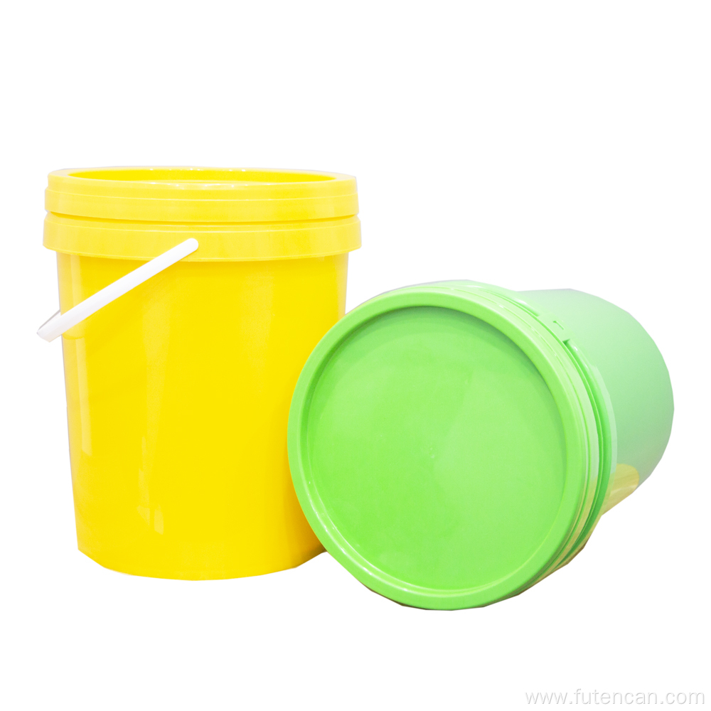 5 Gallon plastic bucket for paint with handle