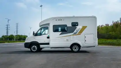 High Configuration Luxury Mobile RV Camper from China Road Motorhome Trailers