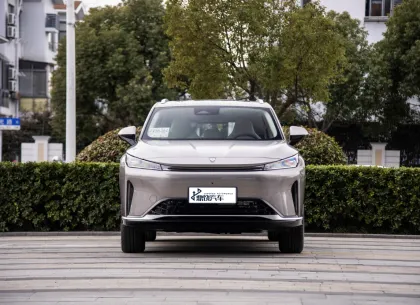 Roewe D5X DMH: China's Affordable New Energy Hybrid SUV