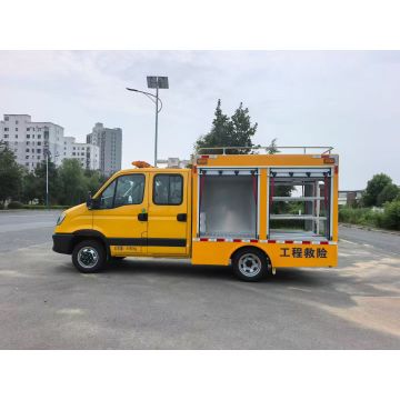 Усовершенствованная спасательная машина с инструментами для экстренного реагирования