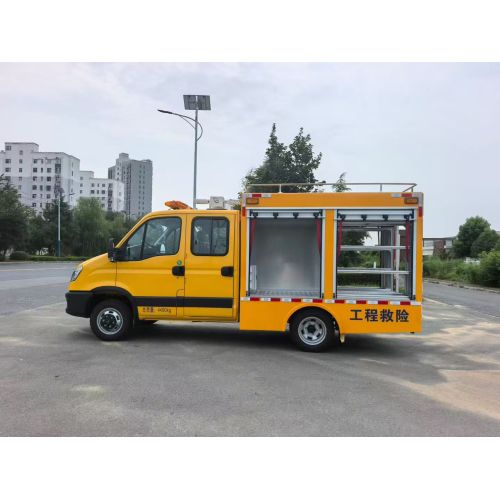 Усовершенствованная спасательная машина с инструментами для экстренного реагирования