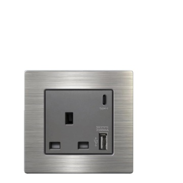 Tour de courant à double courant 13A avec sortie 5V 2100mA et port 2A USB Type C